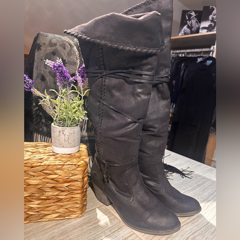 Women’s Rocket Dog Black knee-high boots
Can be folded down 
Size 9.5
